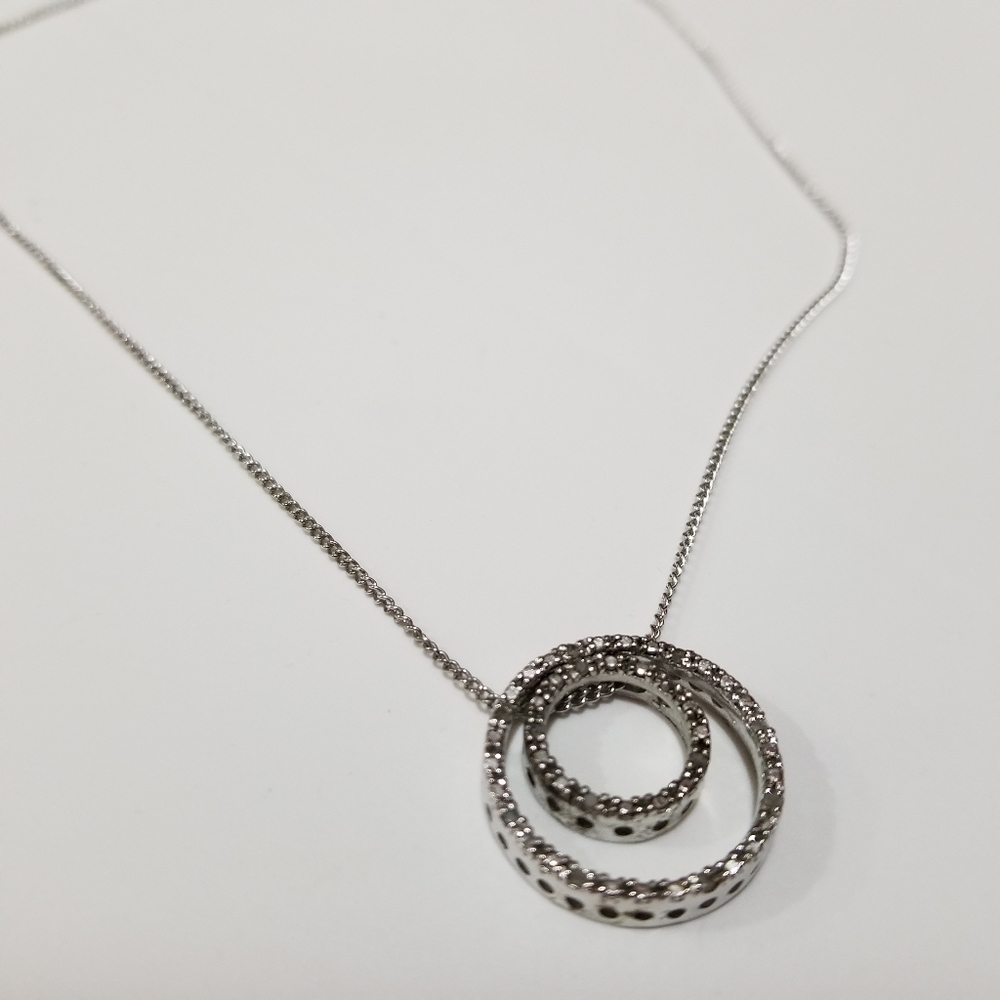 Silver toned necklace with two ring pendants